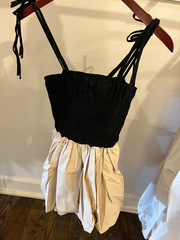 Trendy Black/Nude Mini